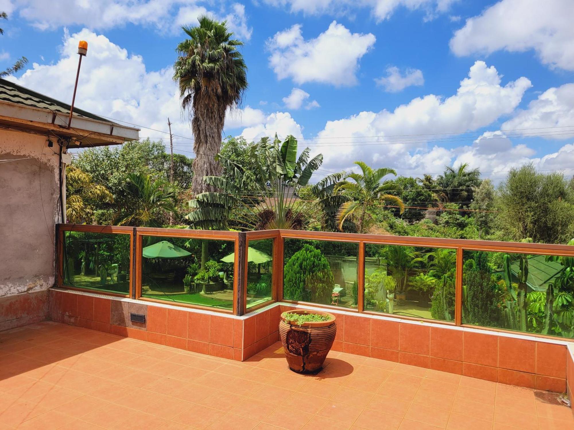 Plant House Hotel Ruiru Bagian luar foto