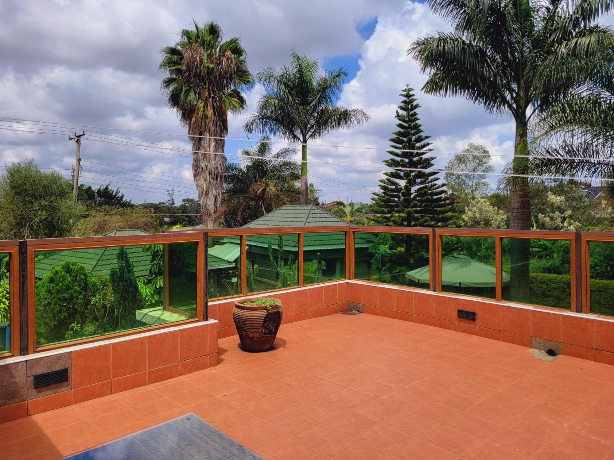 Plant House Hotel Ruiru Bagian luar foto
